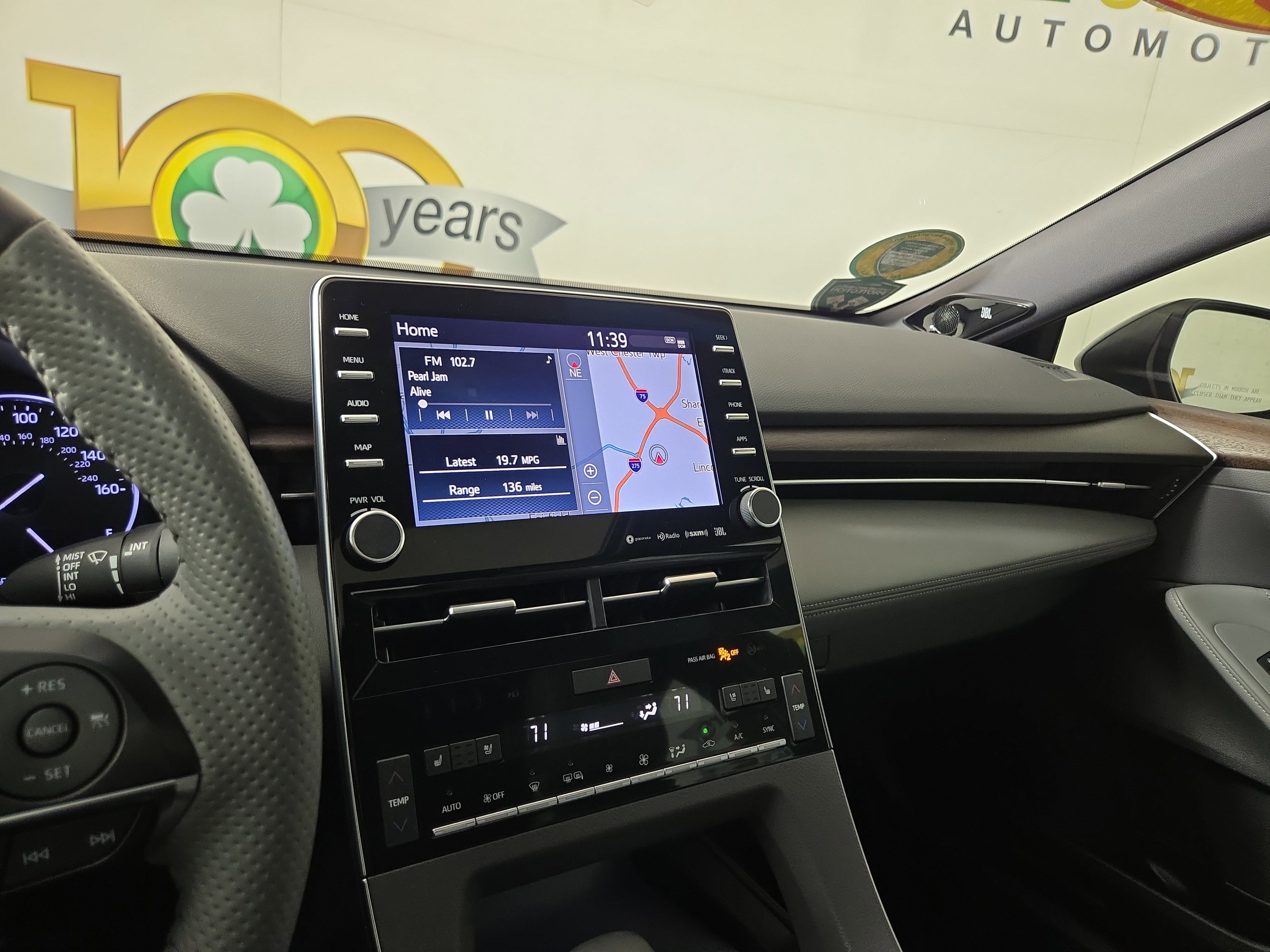 Used 2019 Toyota Avalon Limited image 22