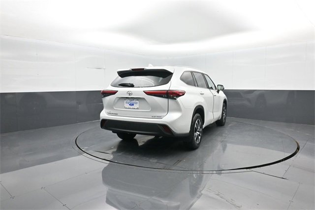 Used 2023 Toyota Highlander XLE image 7