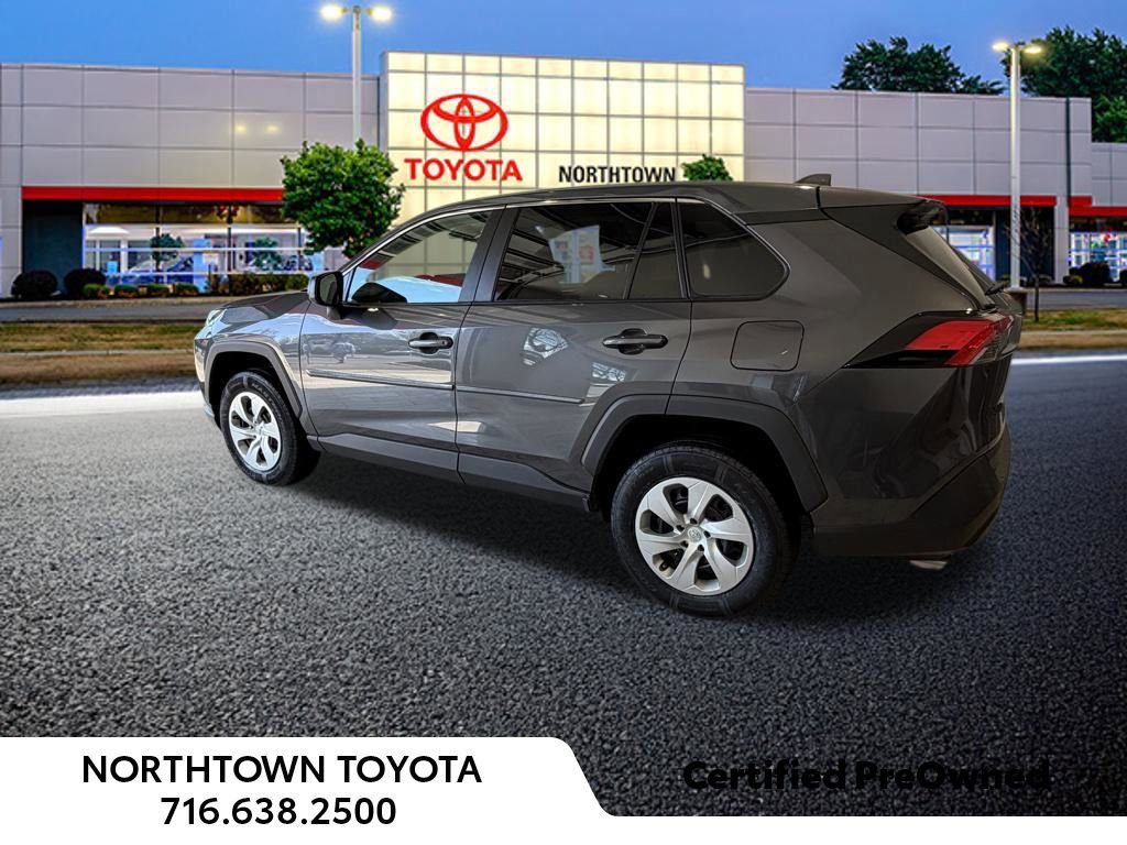 Used 2022 Toyota RAV4 LE AWD/4WD image 3