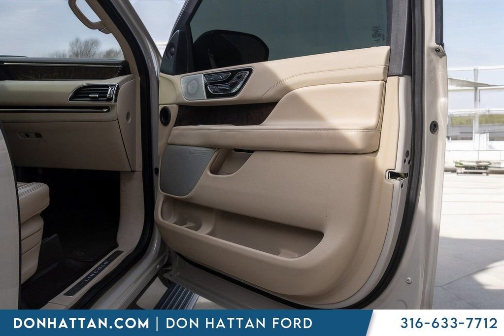 Used 2020 Lincoln Navigator Reserve w/ Luxury Package image 29
