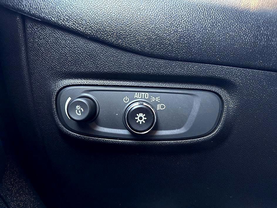 Used 2023 Chevrolet Equinox LT image 26