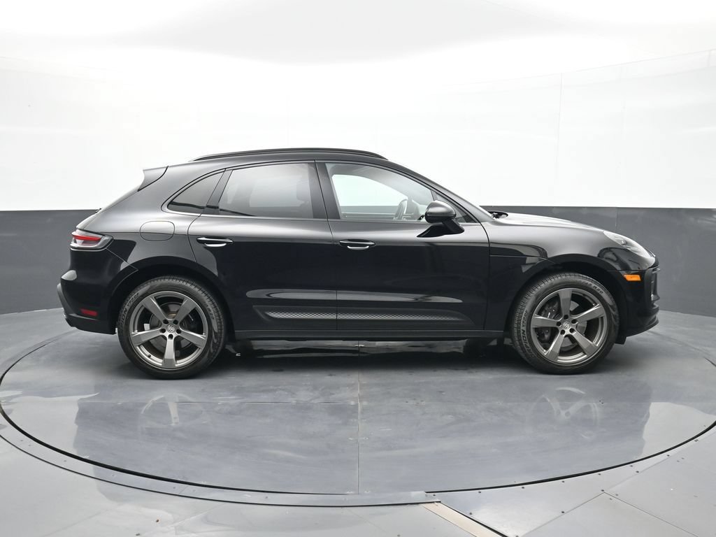 Certified 2025 Porsche Macan AWD/4WD image 24