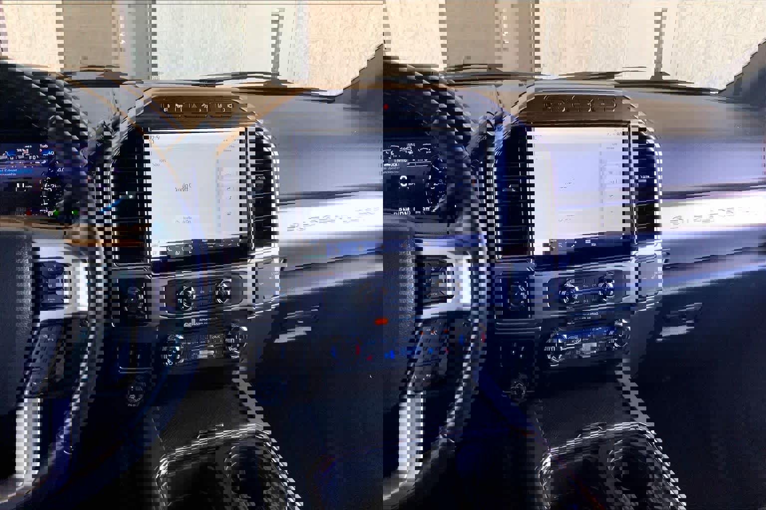 Used 2022 Ford F450 Platinum w/ FX4 Off-Road Package image 7