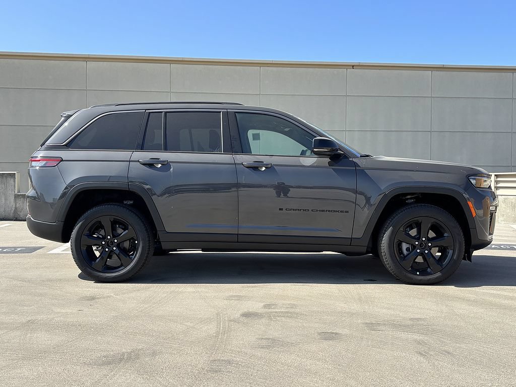 New 2026 Jeep Grand Cherokee Limited w/ Limited Altitude Package AWD/4WD image 2