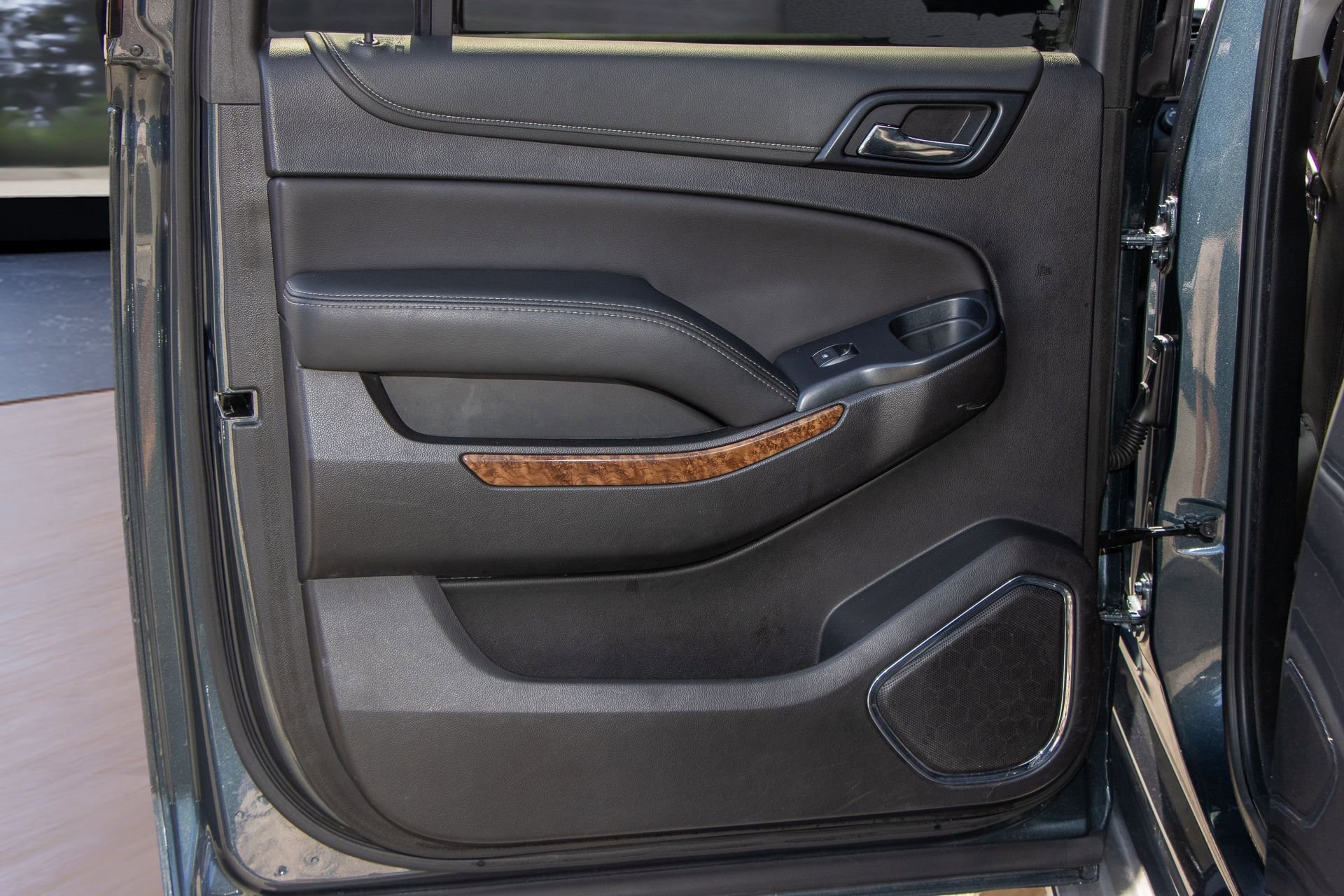 Used 2019 Chevrolet Suburban Premier w/ RST 6.2L Performance Edition image 14