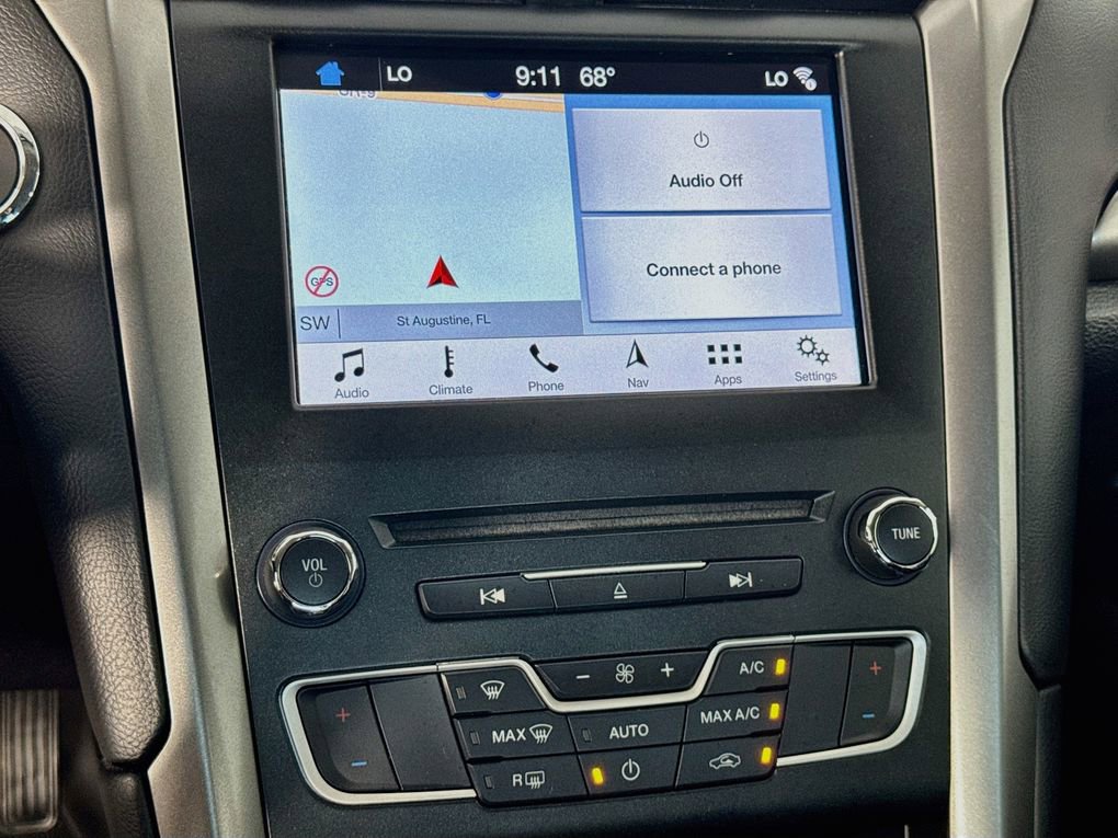 Used 2017 Ford Fusion SE w/ Fusion SE Technology Package image 18