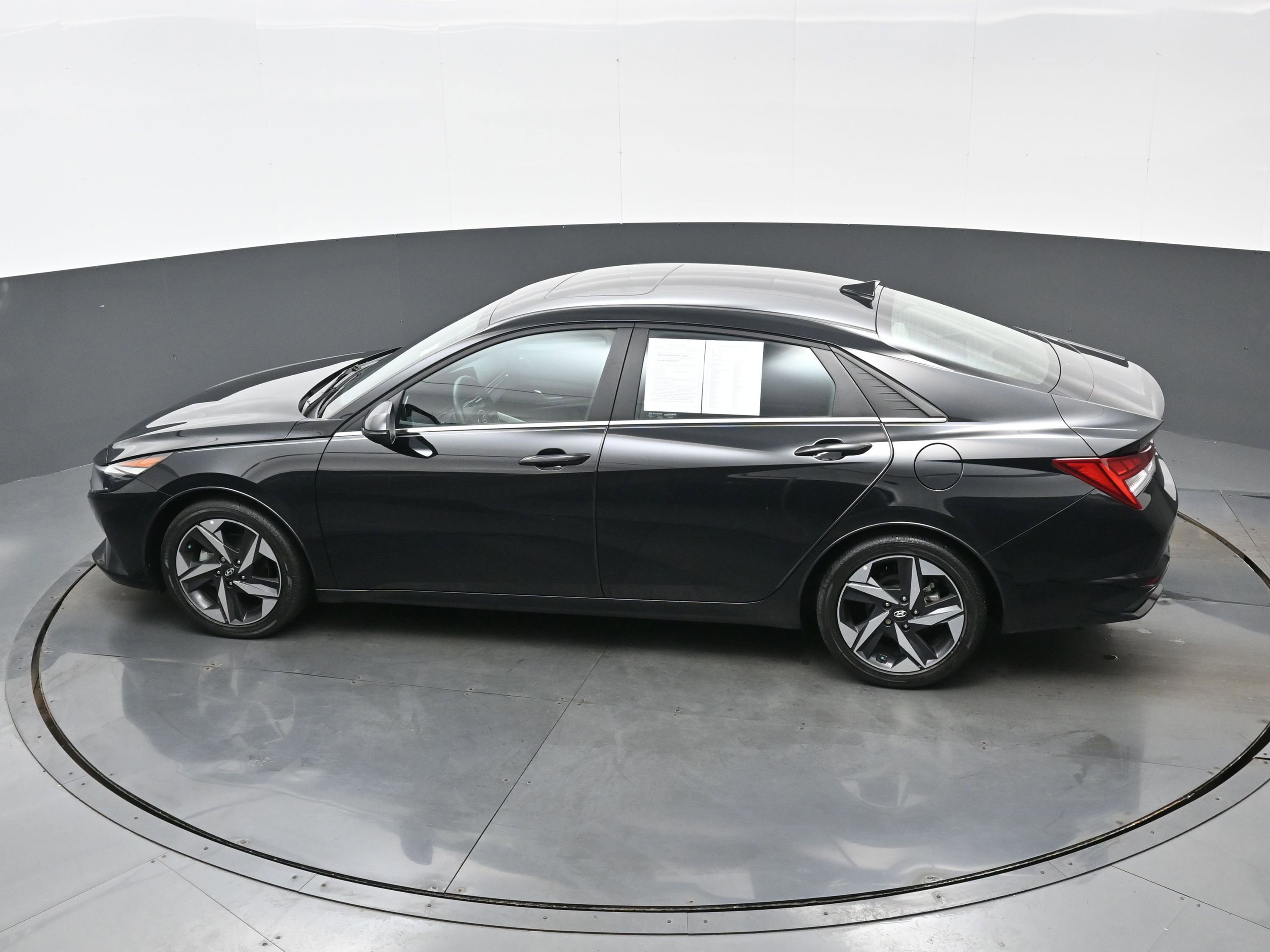 Used 2023 Hyundai Elantra Limited image 34