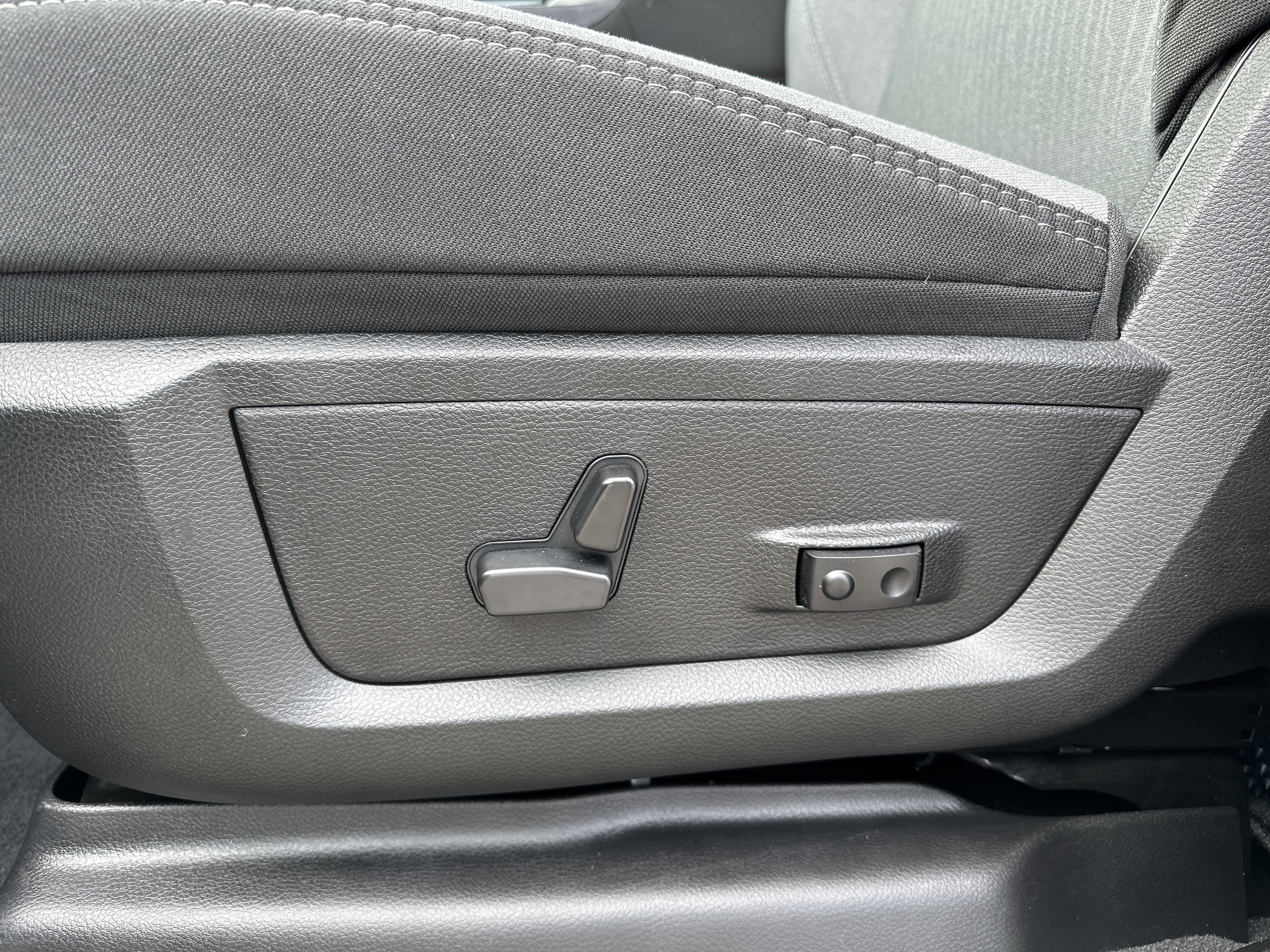 Used 2024 RAM 2500 Big Horn w/ Bed Utility Group image 10