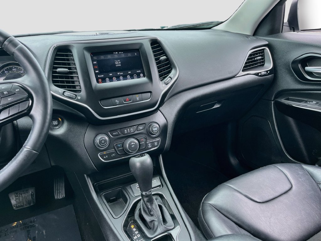 Used 2021 Jeep Cherokee Latitude Plus FWD image 21