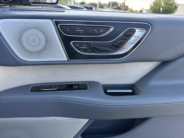 Used 2018 Lincoln Navigator Black Label w/ Cargo Package AWD/4WD image 12