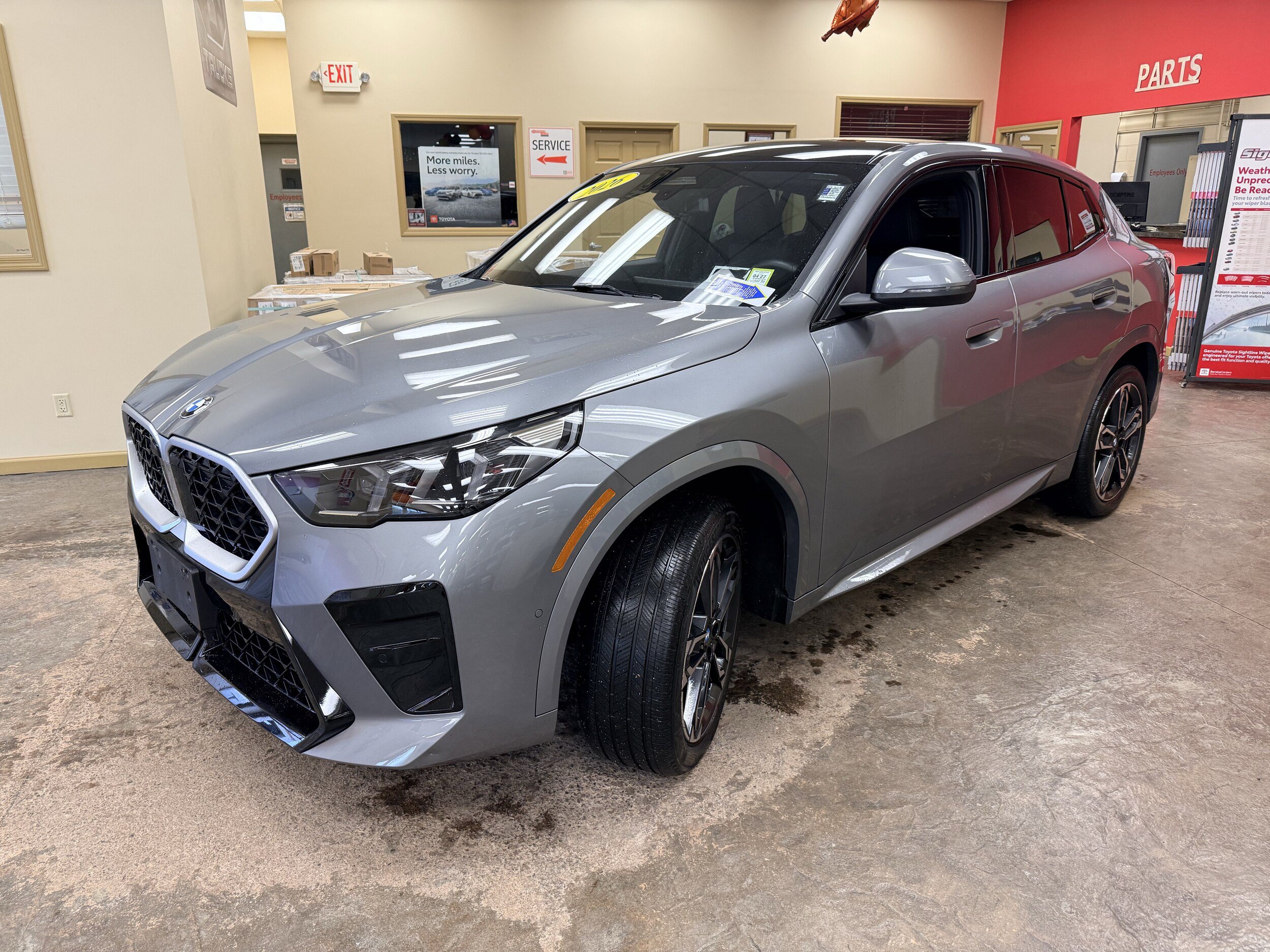 Used 2026 BMW X2 xDrive28i w/ M Sport Package AWD/4WD image 3