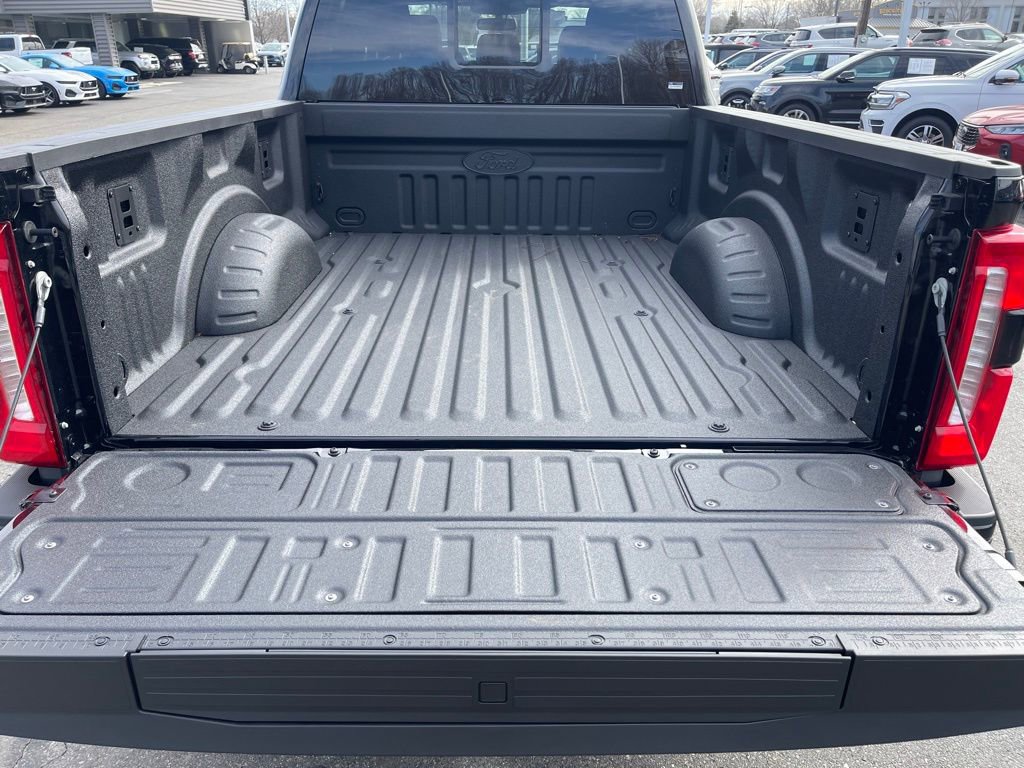 New 2026 Ford F250 Lariat w/ Black Appearance Package image 17