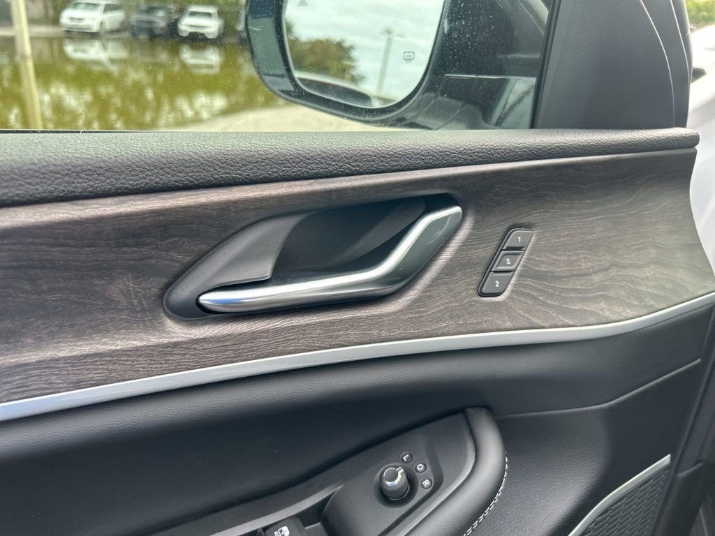 New 2026 Jeep Grand Cherokee Limited RWD image 38
