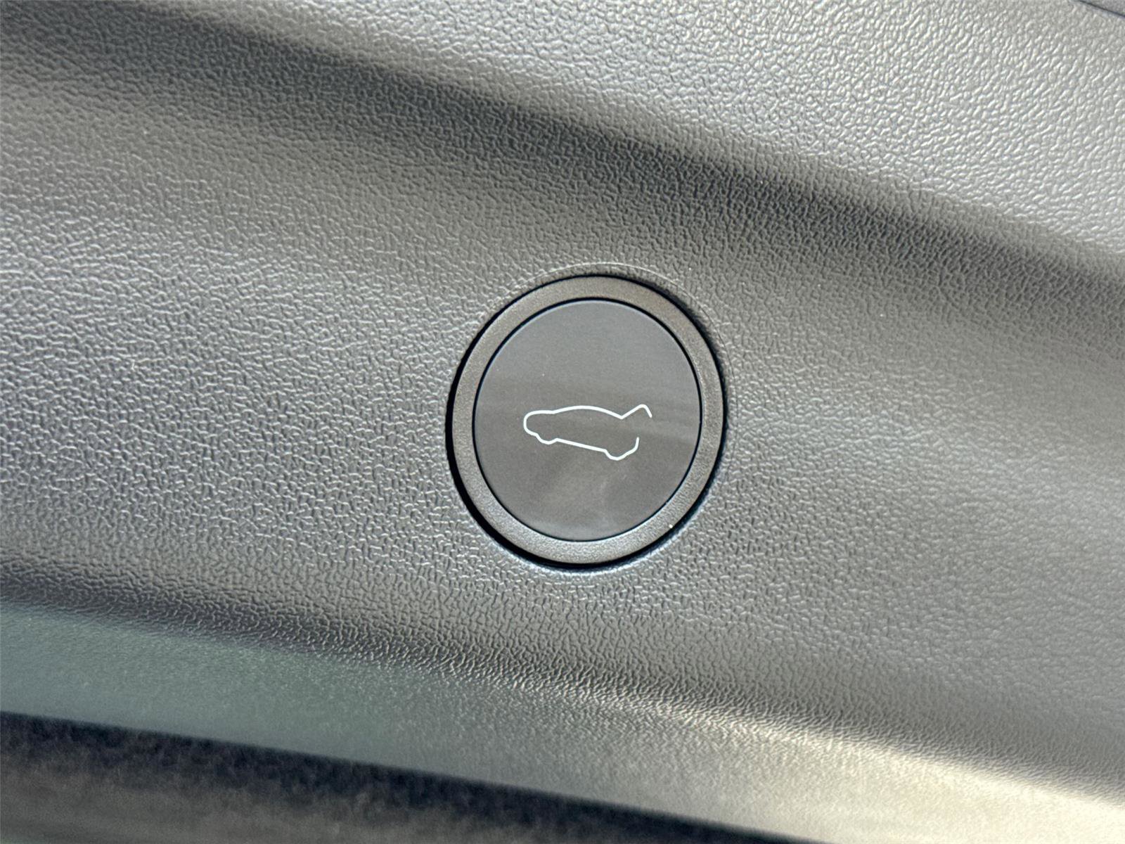 Used 2025 Tesla Model Y Long Range AWD/4WD image 11