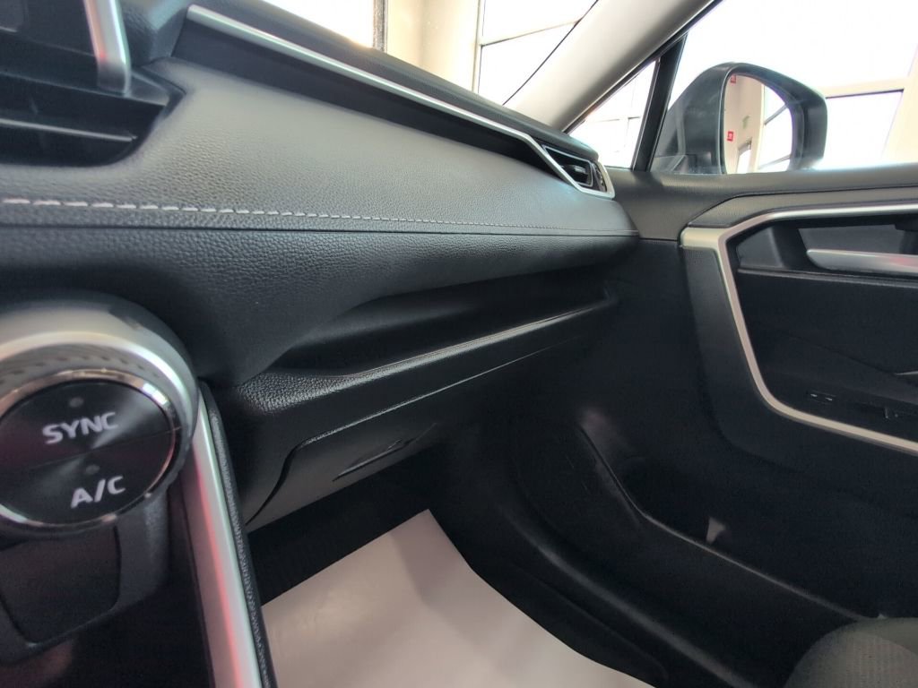 Used 2025 Toyota RAV4 XLE image 32