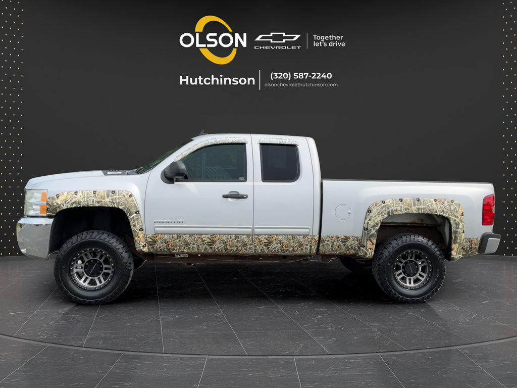 Used 2010 Chevrolet Silverado 2500 LT w/ Interior Plus Package AWD/4WD image 4