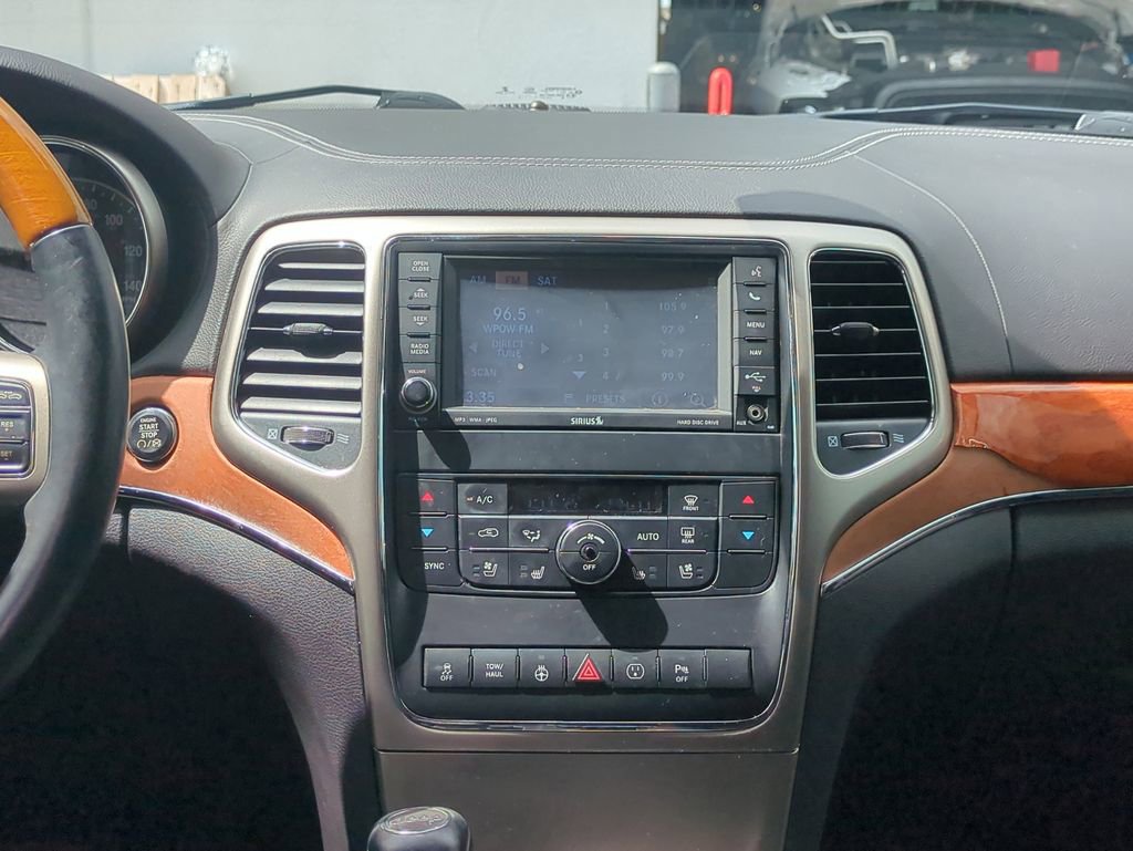 Used 2013 Jeep Grand Cherokee Overland w/ Advance Technology Group AWD/4WD image 20