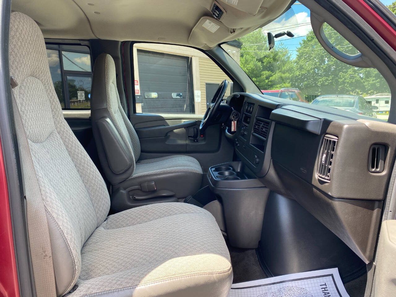 Used 2008 Chevrolet Express 1500 Passenger w/ LT Preferred Equipment Group RWD image 21