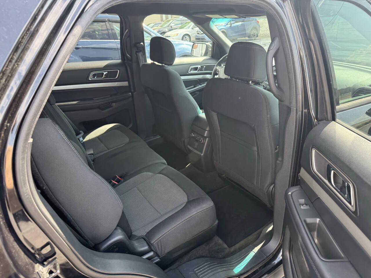 Used 2017 Ford Explorer XLT AWD/4WD image 18
