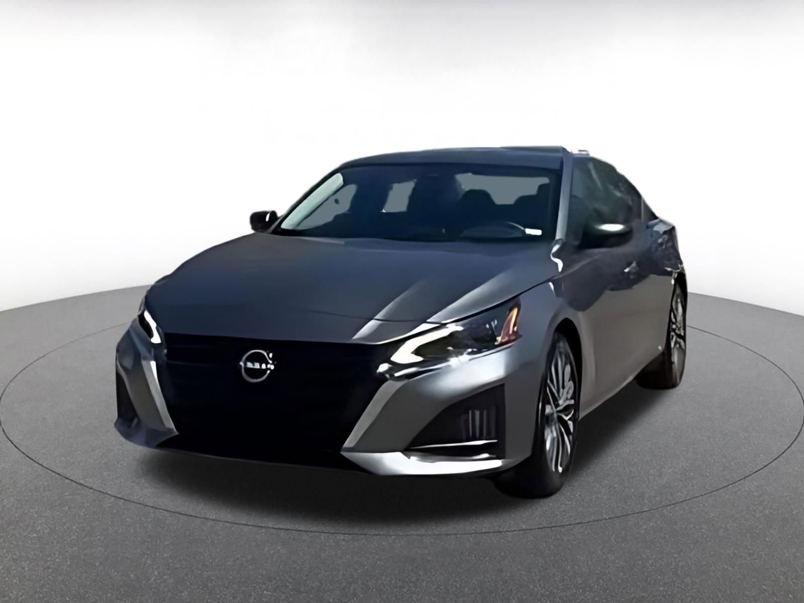 Used 2025 Nissan Altima 2.5 SV FWD image 14