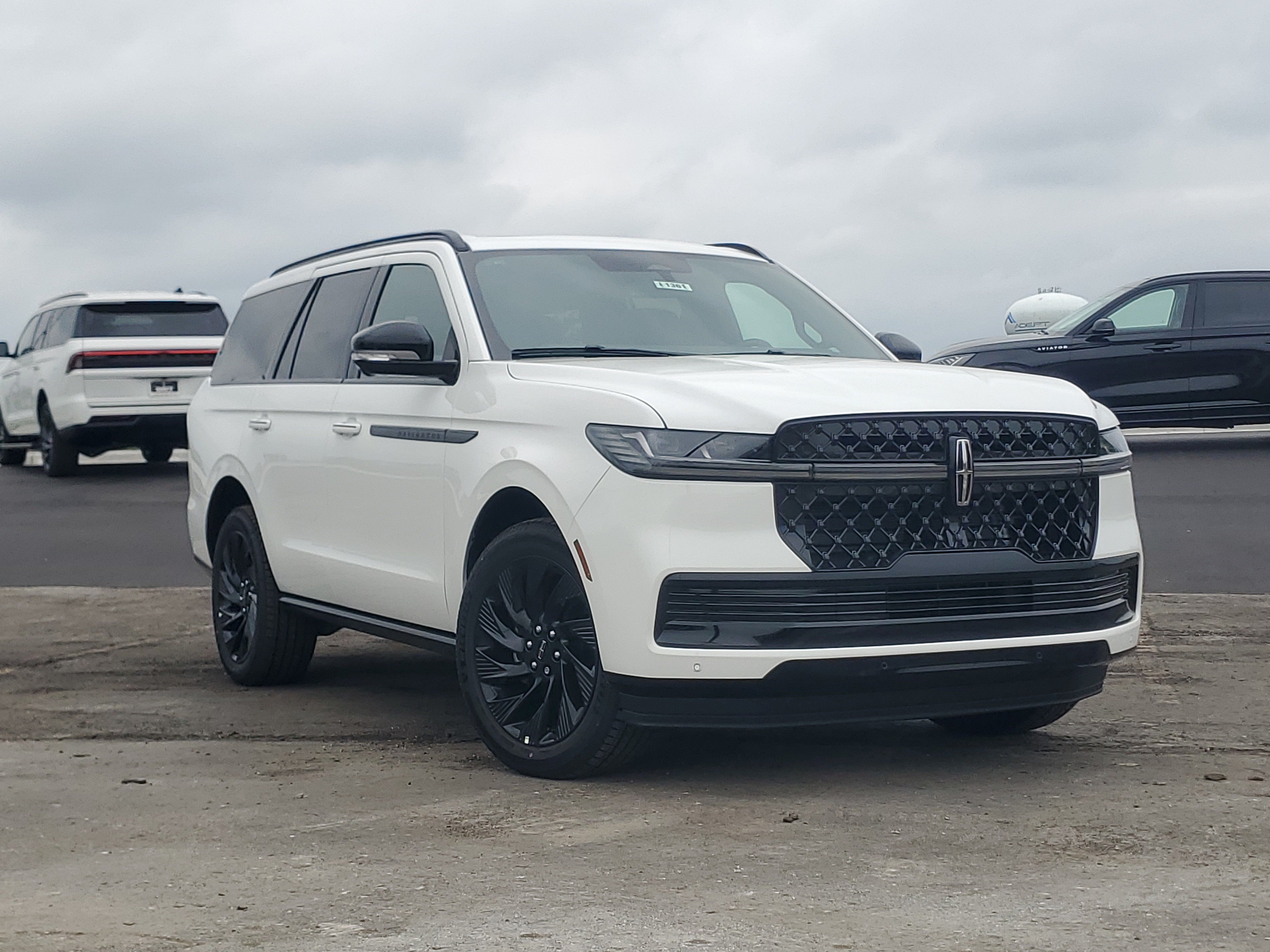 New 2026 Lincoln Navigator Reserve w/ Jet Appearance Package