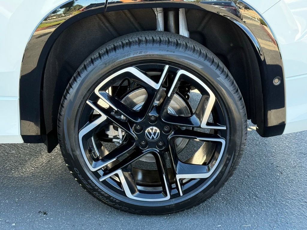 New 2026 Volkswagen Tiguan SEL R-Line image 9