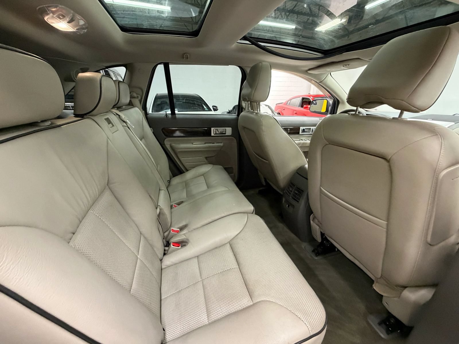 Used 2010 Lincoln MKX 2WD image 19