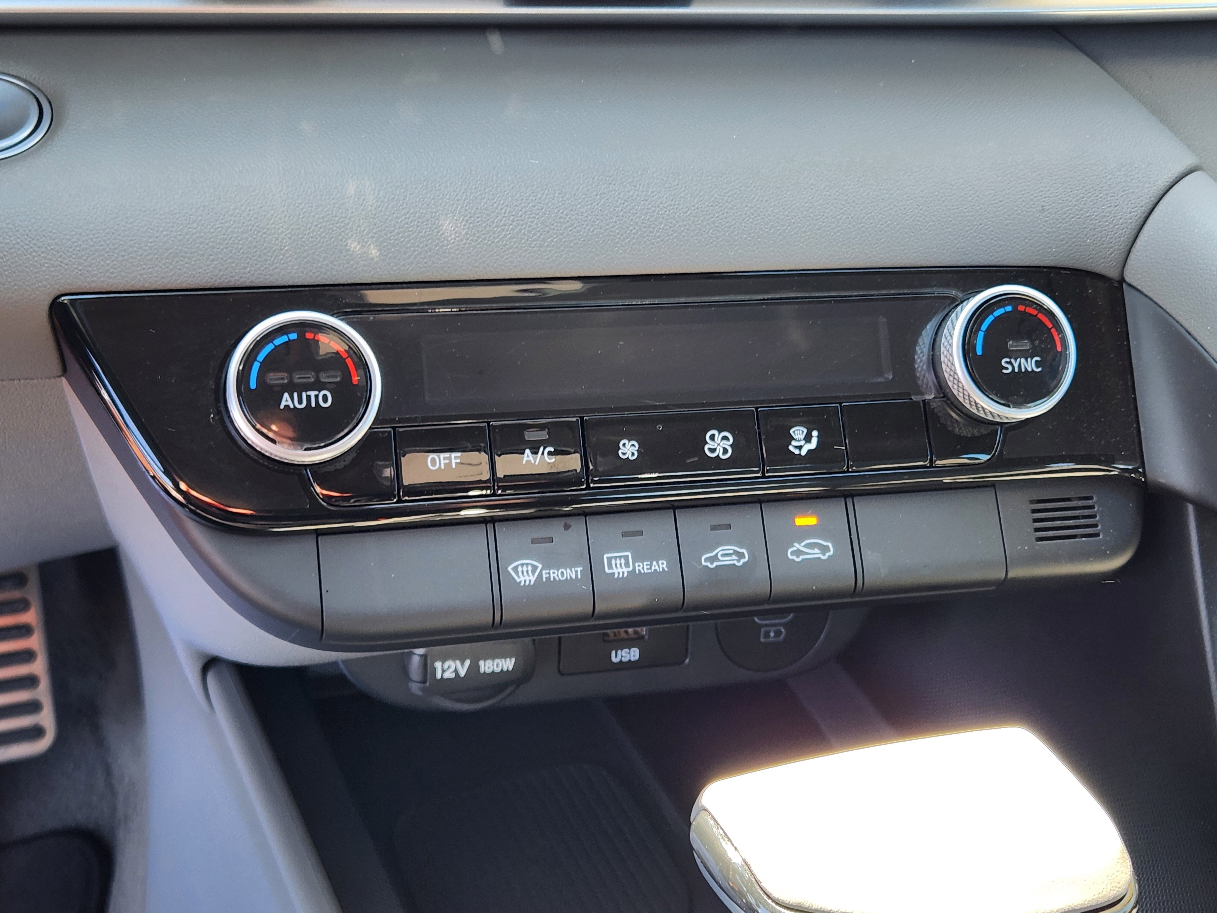 Certified 2025 Hyundai Elantra Sport image 20