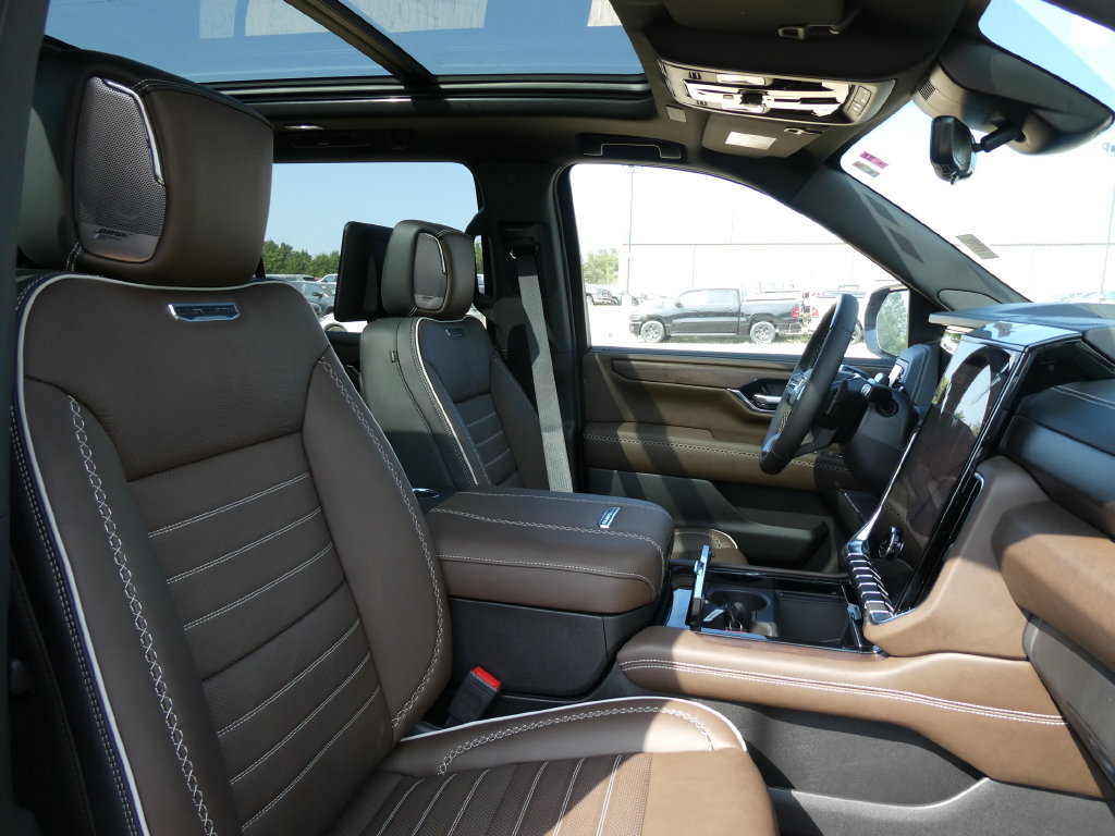 New 2026 GMC Yukon XL Denali Ultimate AWD/4WD image 11