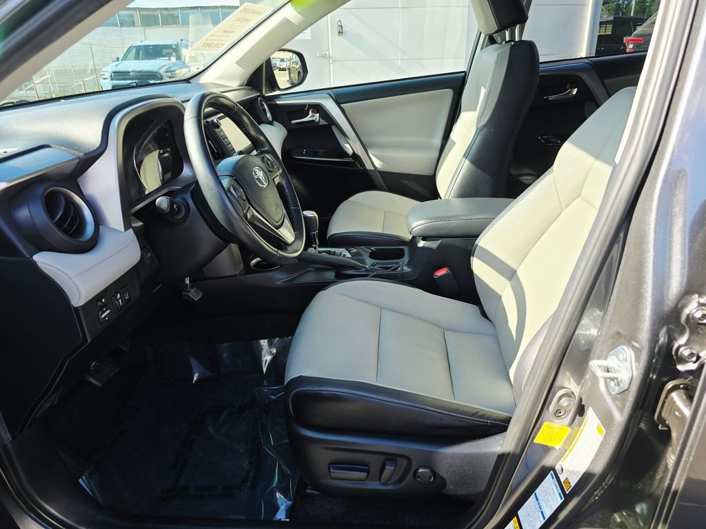 Used 2018 Toyota RAV4 Limited w/ Carpet Mat Package AWD/4WD image 20
