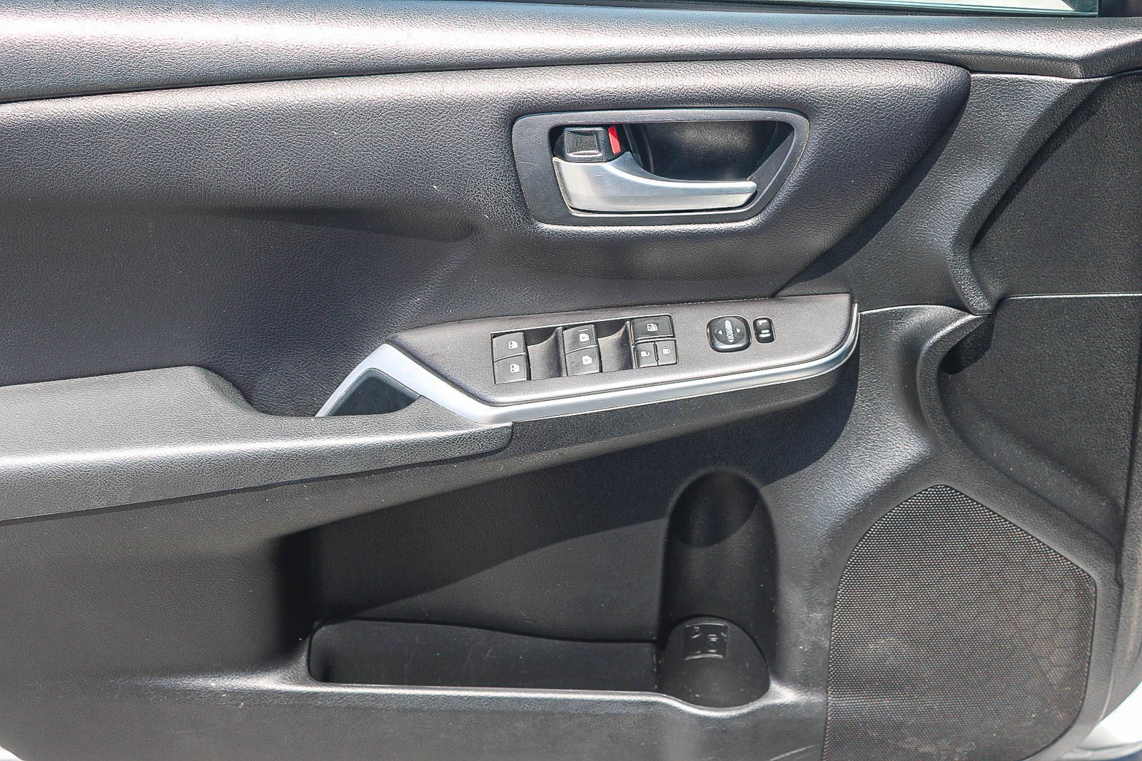 Used 2017 Toyota Camry SE FWD image 21