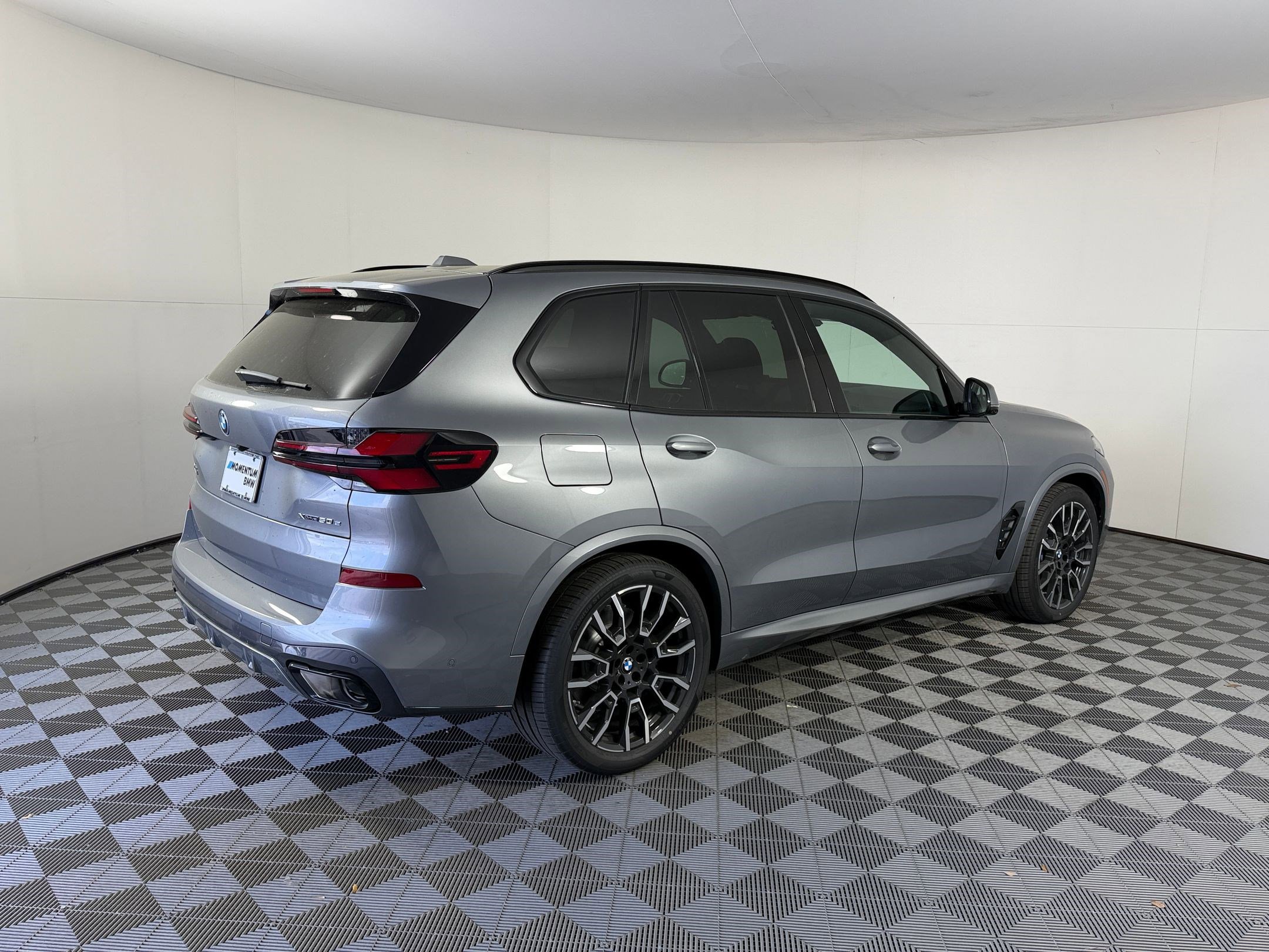 New 2026 BMW X5 xDrive50e w/ Executive Package image 9