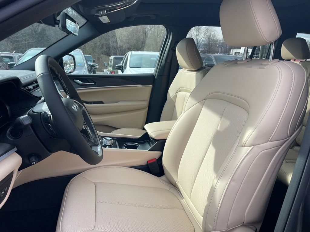 New 2026 Jeep Grand Cherokee L Limited w/ Luxury Tech Group II AWD/4WD image 2