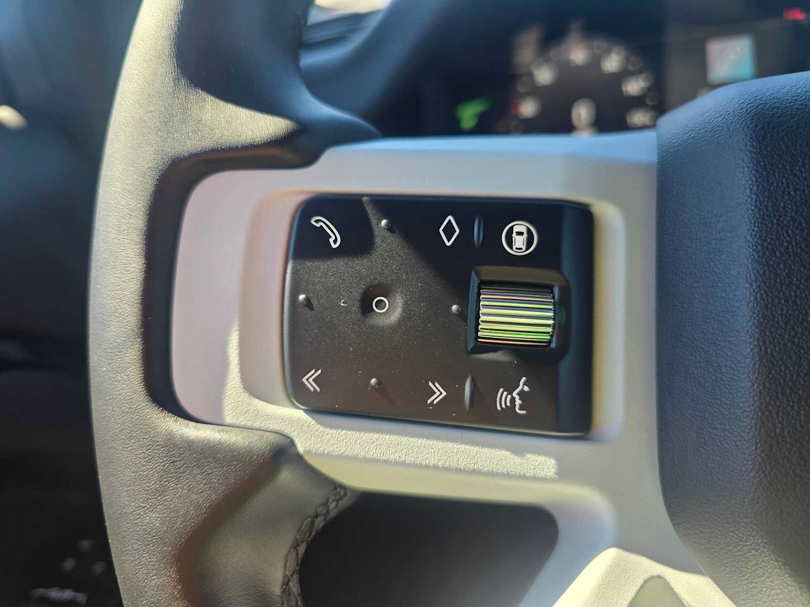 New 2026 Land Rover Defender 110 X-Dynamic SE AWD/4WD image 34