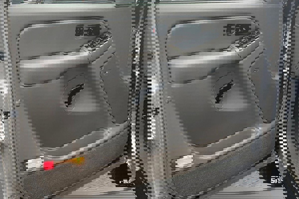 Used 2005 GMC Sierra 1500 SLT w/ Light Duty Power Package image 19