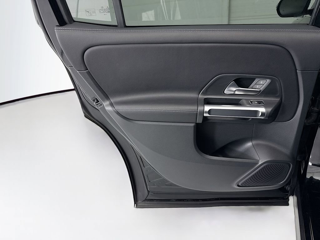 Used 2025 Mercedes-Benz GLB 250 image 24