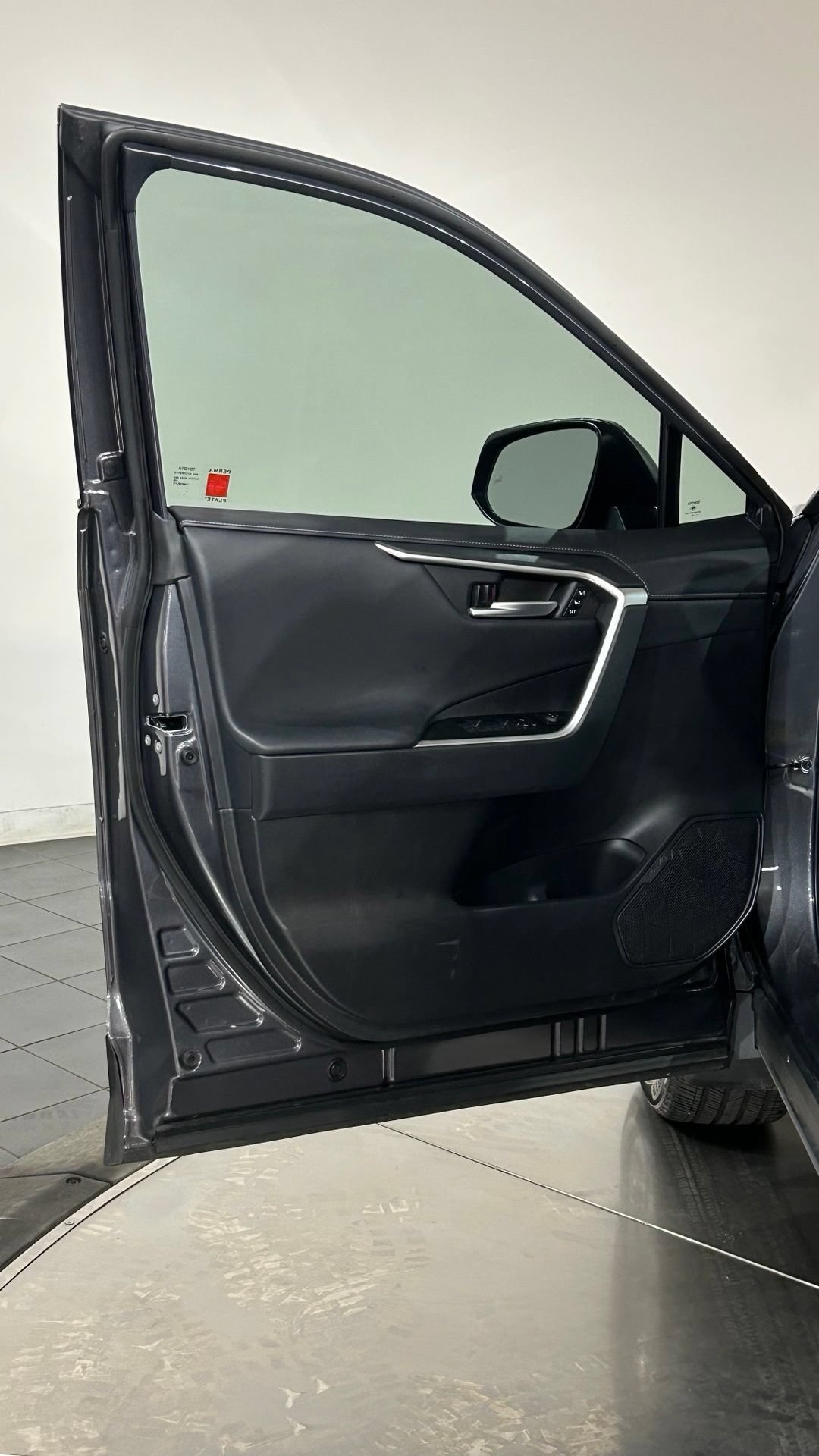 Used 2025 Toyota RAV4 Limited FWD image 39