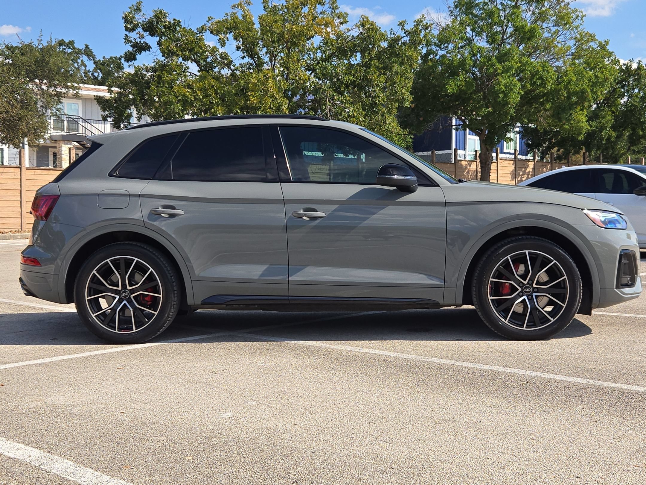 Used 2021 Audi SQ5 Premium Plus w/ Premium Plus Package AWD/4WD image 2