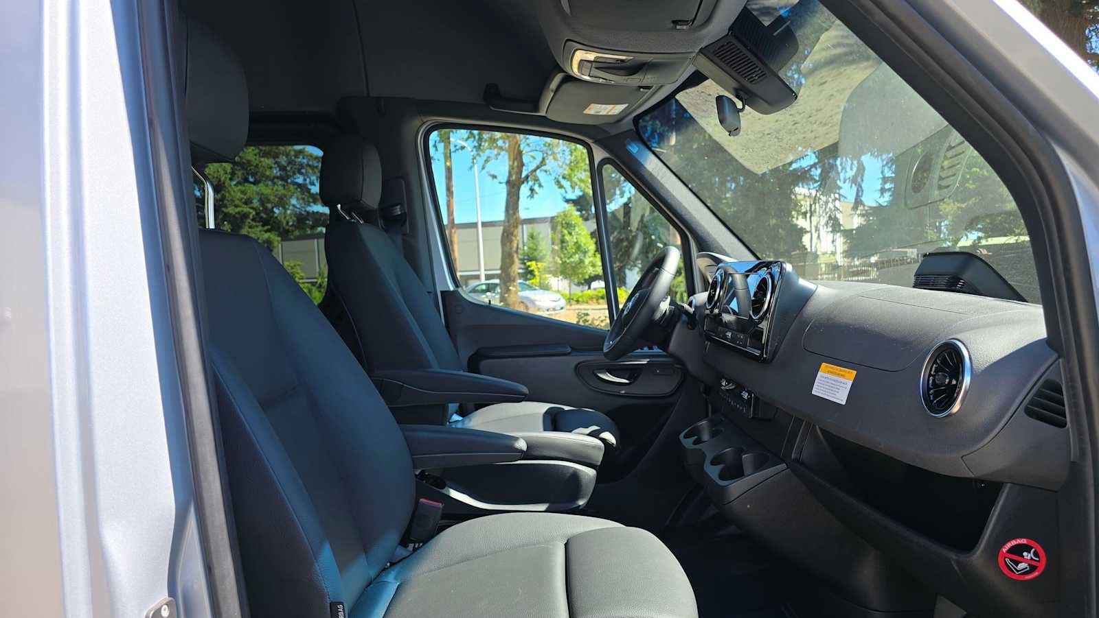 Used 2025 Mercedes-Benz Sprinter 2500 image 11