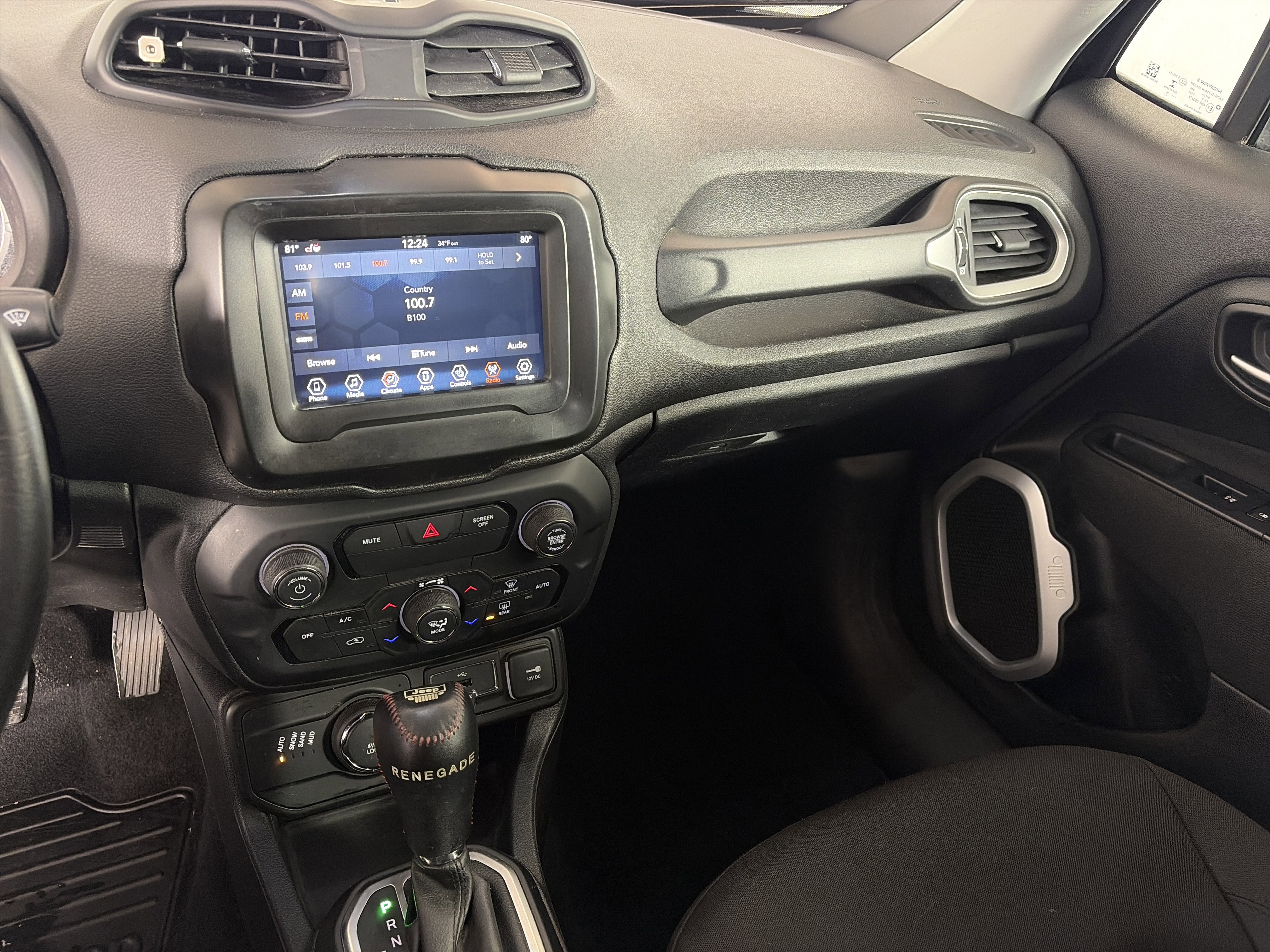 Used 2018 Jeep Renegade Latitude w/ Cold Weather Group image 4