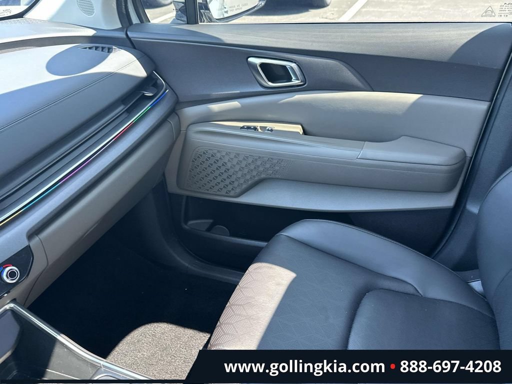 Certified 2025 Kia Carnival SX FWD image 31
