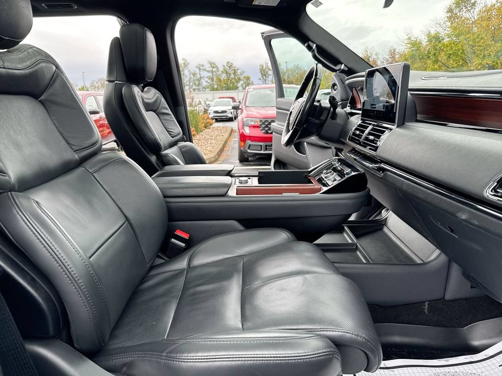 Used 2023 Lincoln Navigator Reserve AWD/4WD image 23