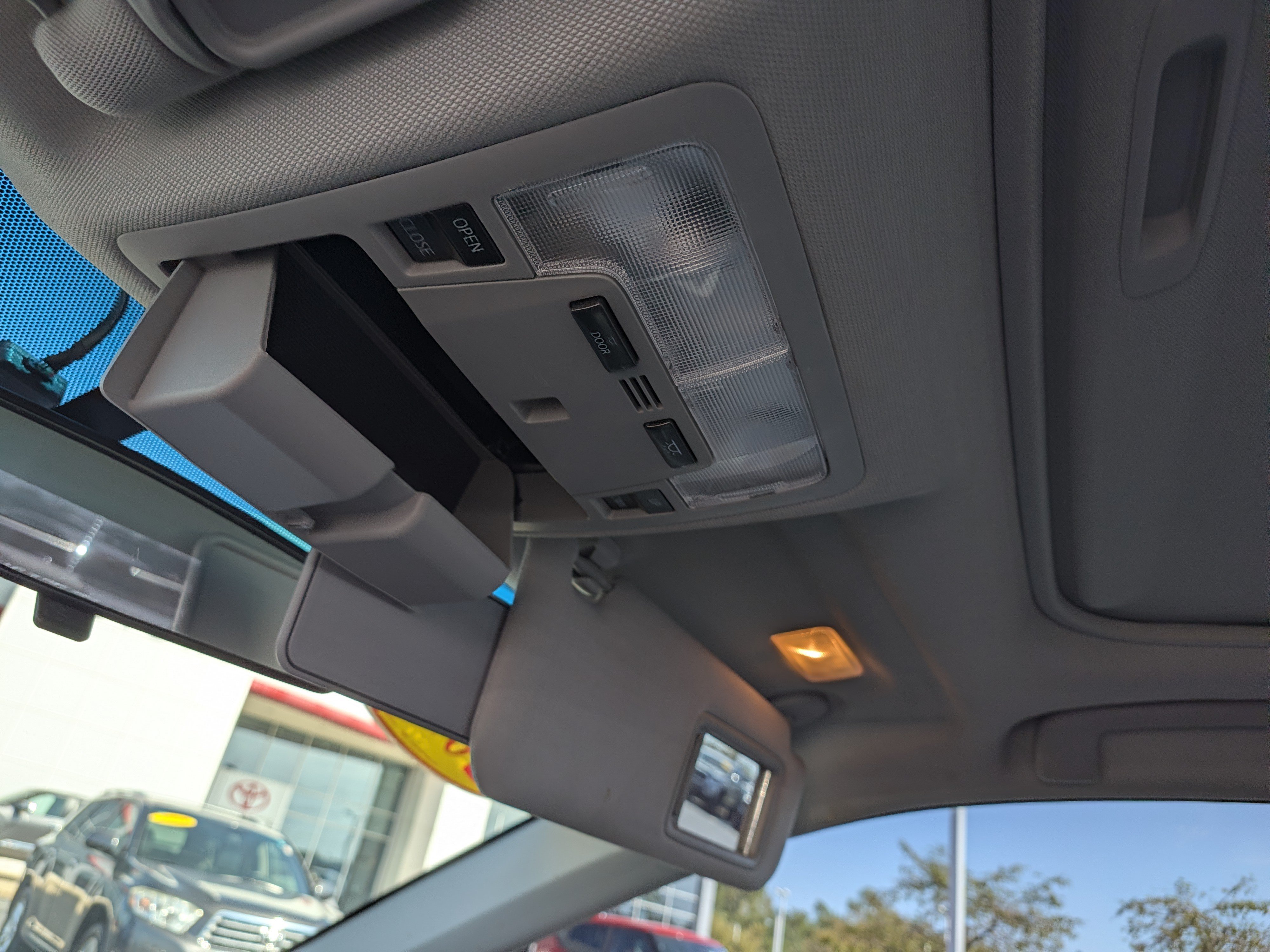 Used 2015 Toyota Camry SE w/ Moonroof Package FWD image 20