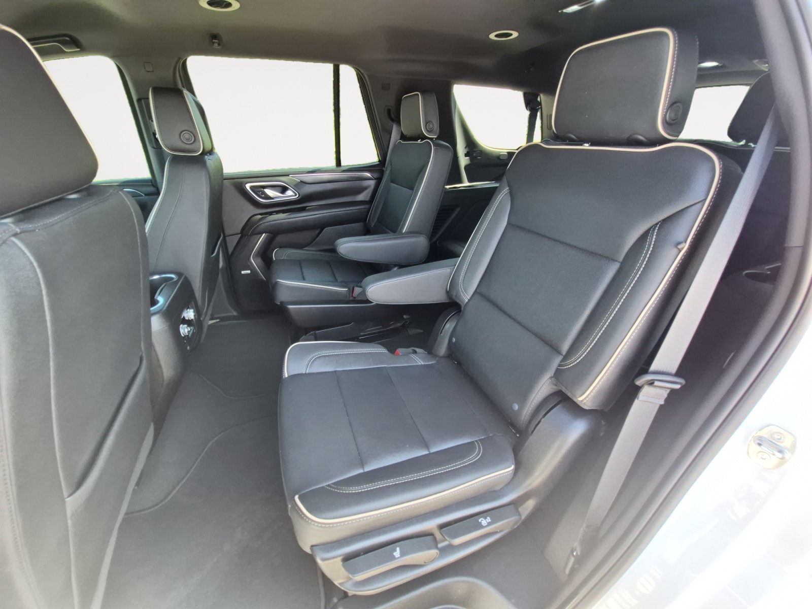 Used 2023 GMC Yukon SLT w/ SLT Luxury Package RWD image 23