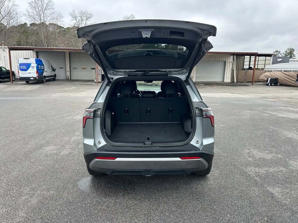 Used 2025 Chevrolet Equinox LT w/ Convenience Package II image 8