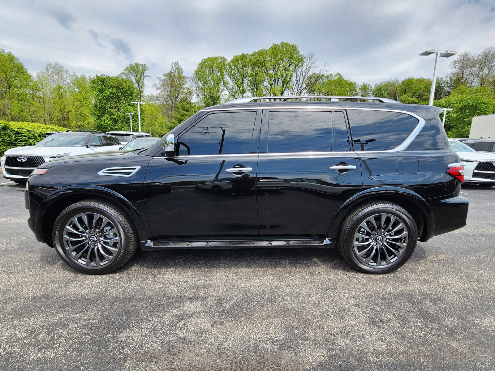 Used 2024 Nissan Armada Platinum w/ Captain's Chairs Package AWD/4WD image 5