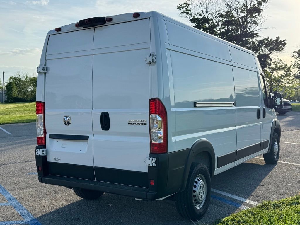 Used 2025 RAM ProMaster 2500 w/ Convenience Group image 5