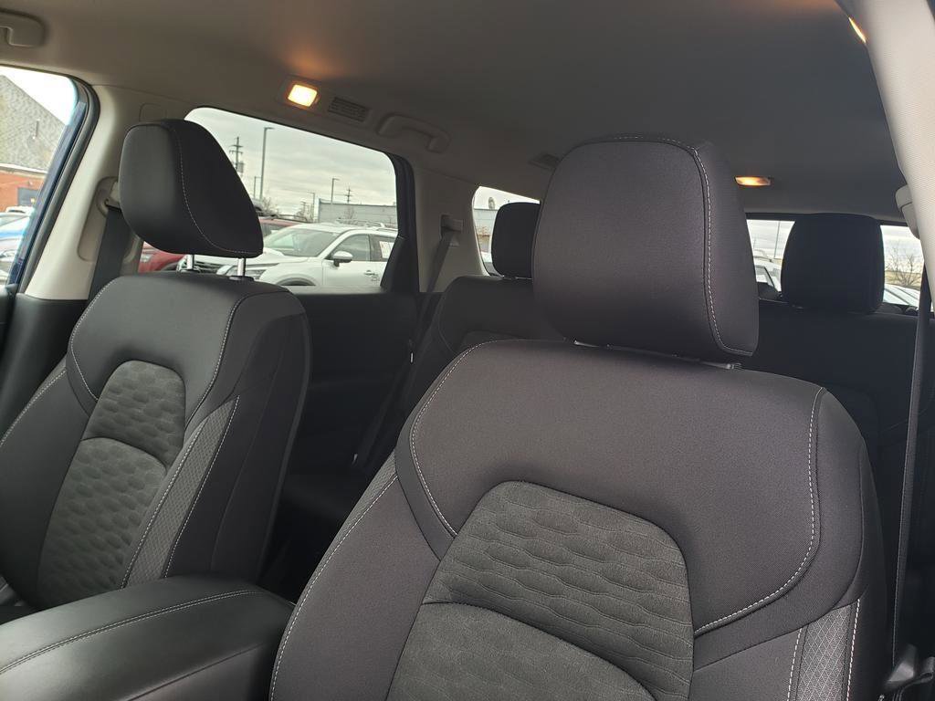 Certified 2025 Nissan Pathfinder SV image 31