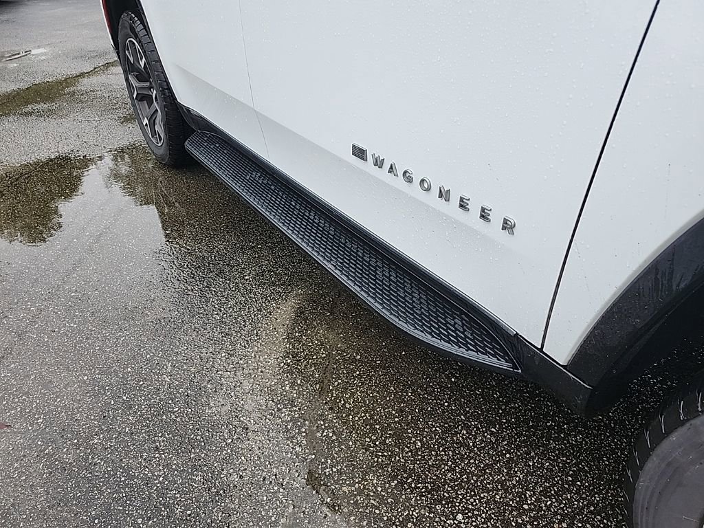 Used 2023 Jeep Wagoneer Series III w/ Preferred Equipment Group image 15