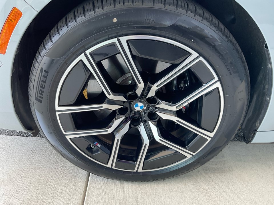 Certified 2024 BMW i7 eDrive50 w/ M Sport Package RWD image 27